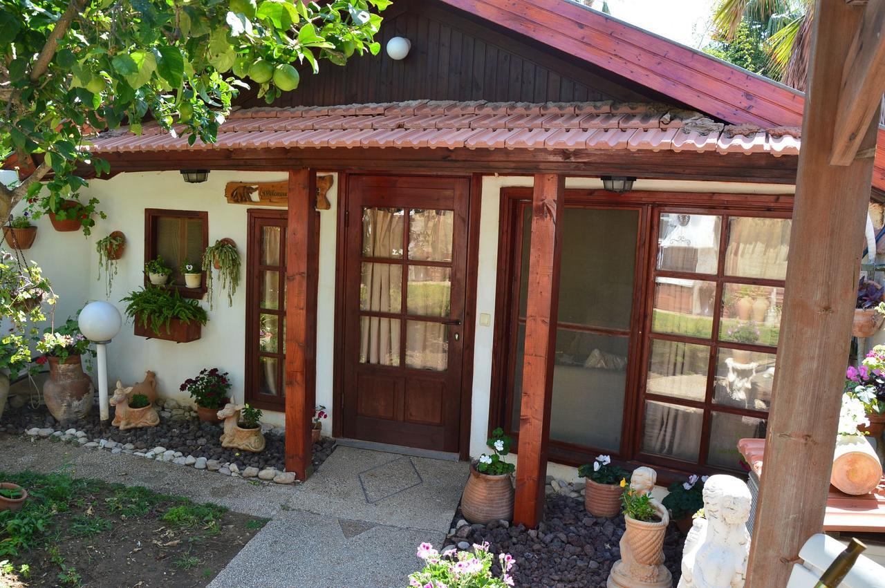 Czarina Cabin הבקתה הקיסרית והדירה הקיסרית Czarina Apartment Кесария Экстерьер фото